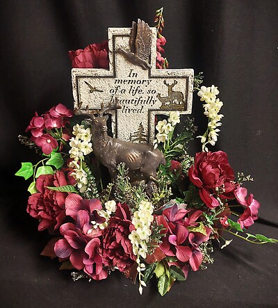 AF Deer Cross Keepsake Arrangement 1